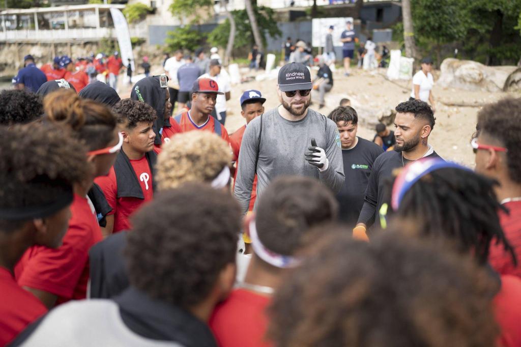 Lucas Giolito pitches in to clean up beaches in the Dominican Republic. &lsquo;We have one planet,&rsquo; the Chicago White Sox starter says.