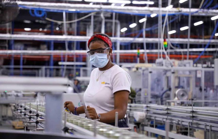 More than 100,000 workers in the Dominican Republic had two jobs to survive in 2022